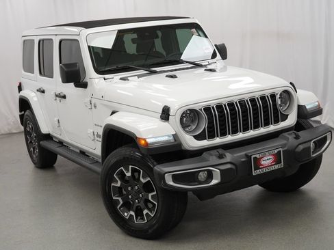 Used 2024 Jeep Wrangler Unlimited Sahara w/ Technology Group AWD/4WD image 16