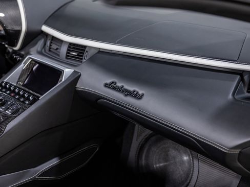 Used 2019 Lamborghini Aventador S image 41