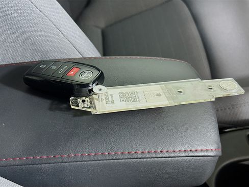 Used 2025 Toyota Corolla SE FWD image 33