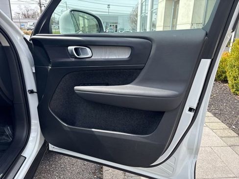Used 2025 Volvo XC40 B5 Core AWD/4WD image 15
