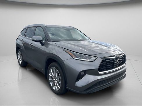 Used 2025 Toyota Highlander Limited image 2