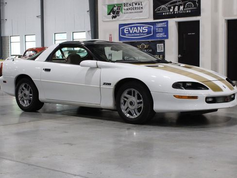 Used 1996 Chevrolet Camaro Z28 RWD image 40