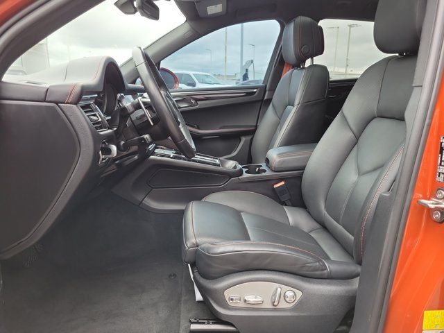 Certified 2023 Porsche Macan AWD/4WD image 5