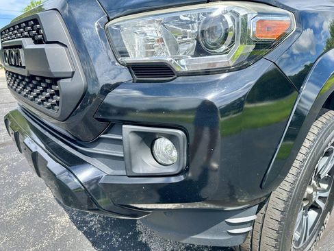 Used 2017 Toyota Tacoma TRD Sport w/ Tow Package AWD/4WD image 14