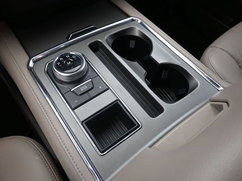 Used 2020 Ford Expedition XLT w/ Equipment Group 202A image 30