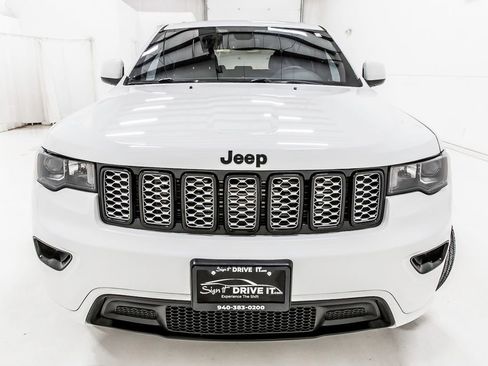Used 2020 Jeep Grand Cherokee Altitude RWD image 10