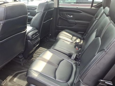Certified 2025 Honda Pilot Touring image 17