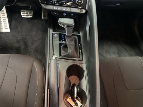 Used 2025 Hyundai Elantra Sport image 17