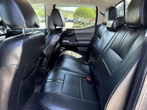 Used 2022 Toyota Tacoma SR5 RWD image 10