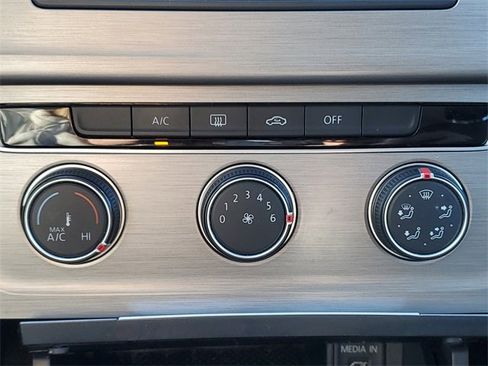 Used 2015 Volkswagen Golf S image 27