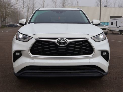 Used 2022 Toyota Highlander XLE image 9