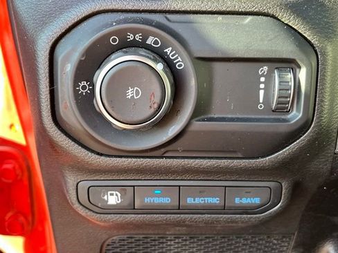 Used 2023 Jeep Wrangler Unlimited Sahara w/ Cold Weather Group AWD/4WD image 18