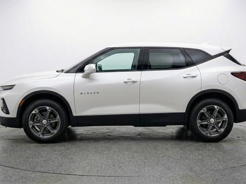 Used 2025 Chevrolet Blazer LT FWD image 5