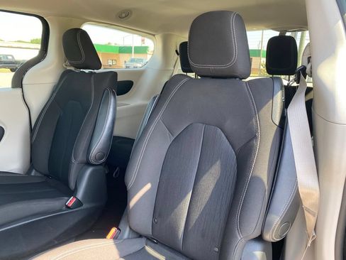 Used 2020 Chrysler Voyager LX FWD image 28