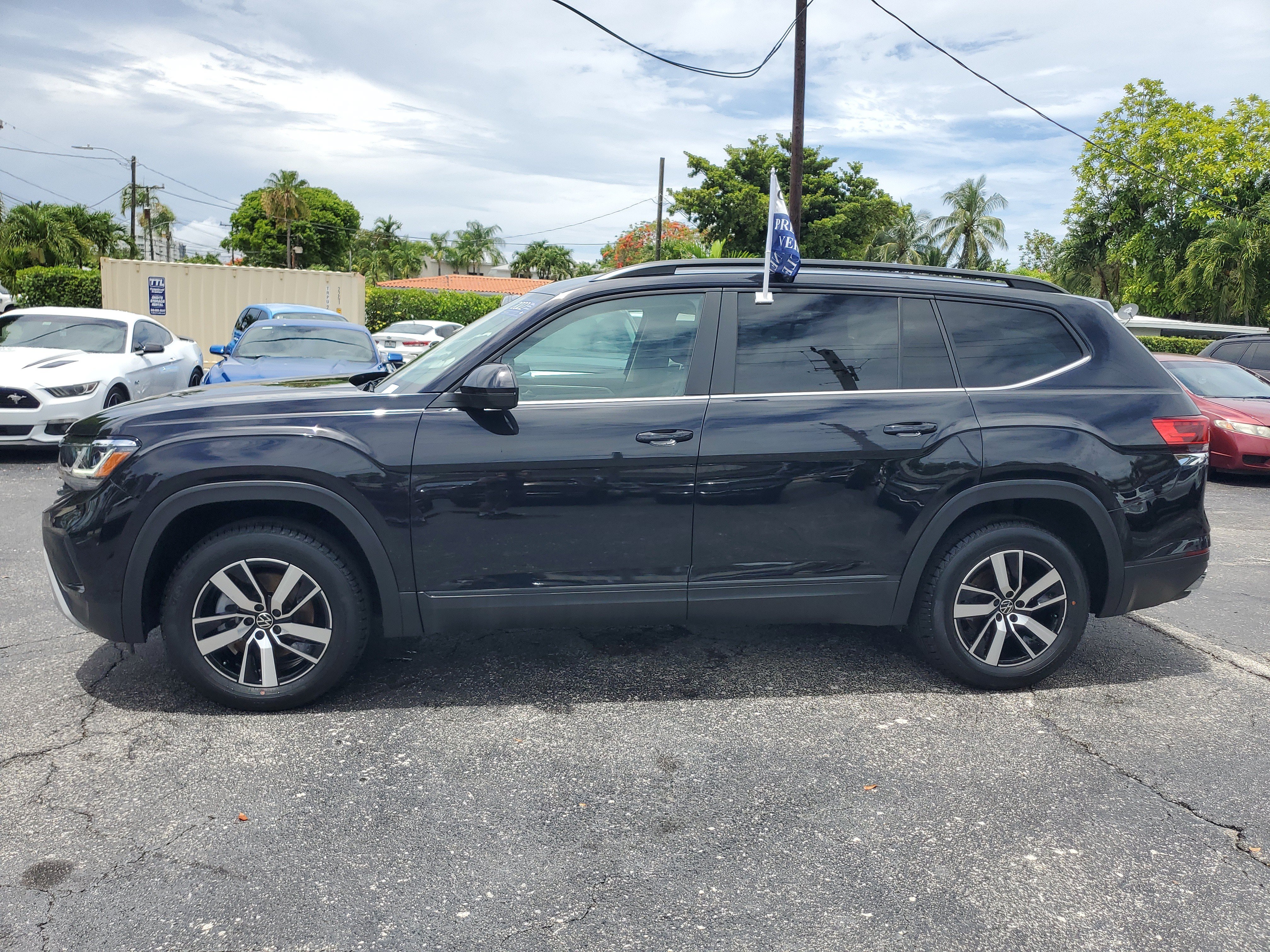 Certified 2022 Volkswagen Atlas SE FWD image 2