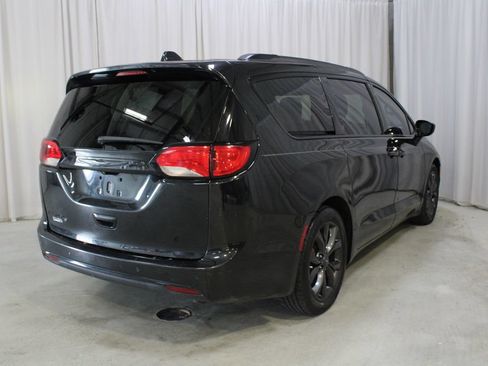 Used 2019 Chrysler Pacifica Touring-L Plus w/ S Appearance Package FWD image 25