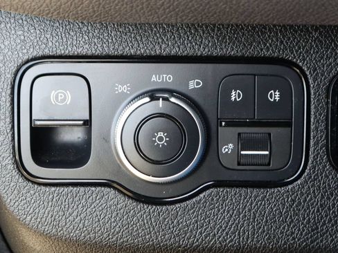 Used 2022 Mercedes-Benz Sprinter 2500 image 26