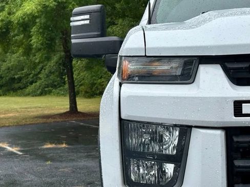 Used 2021 Chevrolet Silverado 2500 Custom w/ Custom Value Package AWD/4WD image 13