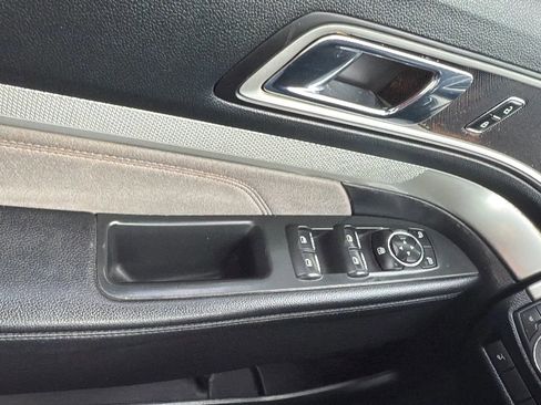 Used 2017 Ford Explorer XLT w/ Equipment Group 202A image 22