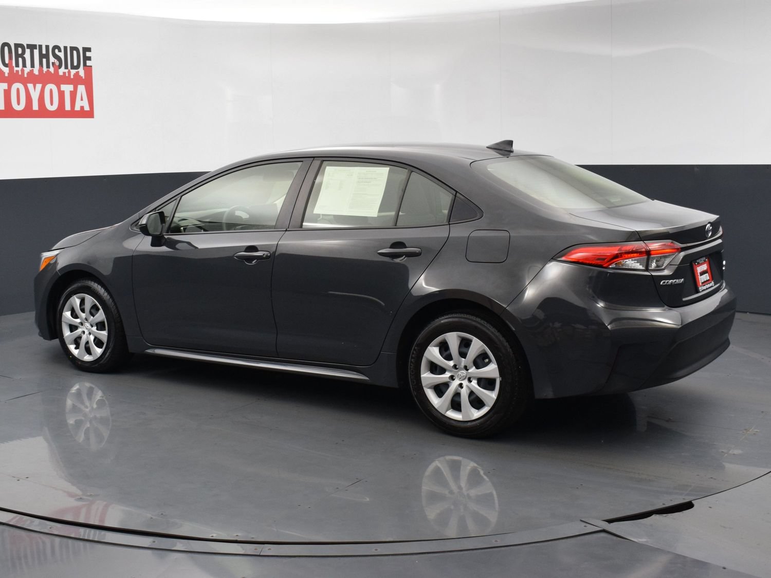 Used 2025 Toyota Corolla LE FWD image 2