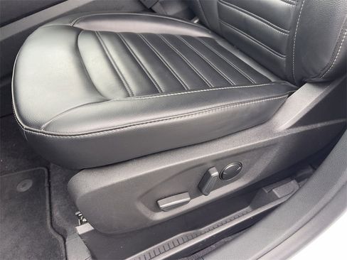 Used 2023 Ford Edge SEL image 14