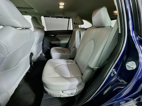 Used 2022 Toyota Highlander XLE FWD image 26