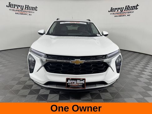 Used 2025 Chevrolet Trax LT w/ LT Convenience Package FWD image 5