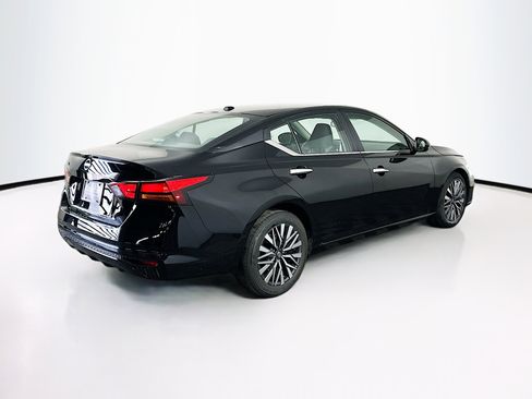 Used 2025 Nissan Altima 2.5 SV image 9