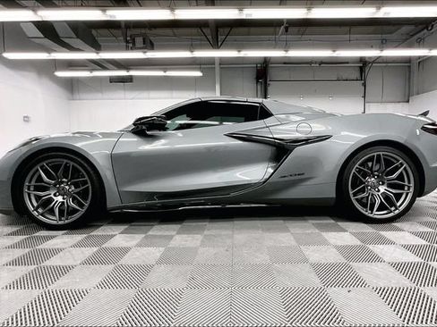 Used 2024 Chevrolet Corvette Z06 RWD image 13