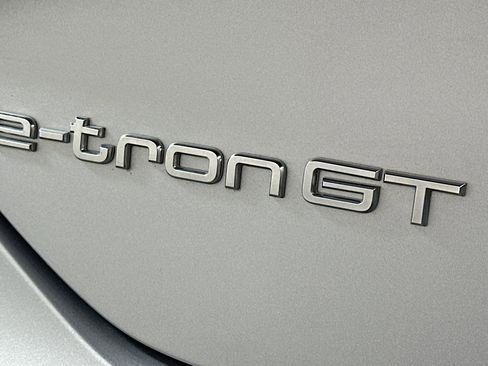 Used 2022 Audi e-tron GT Premium Plus image 10
