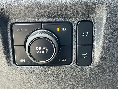 Certified 2025 Ford Expedition Active AWD/4WD image 19