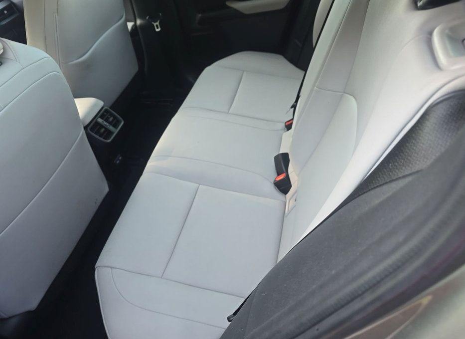 Used 2022 Lexus UX 200 w/ Premium Package FWD image 18