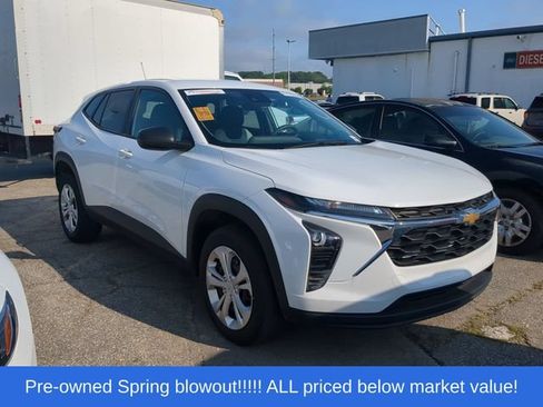 Used 2025 Chevrolet Trax LS FWD image 5