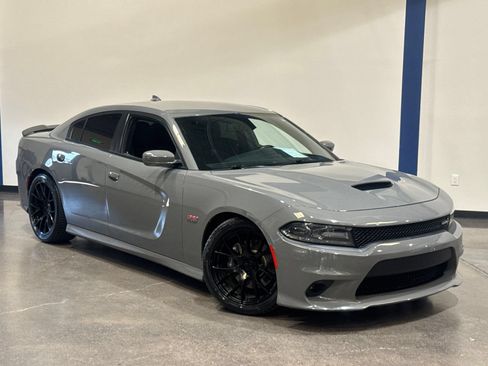 Used 2018 Dodge Charger R/T Scat Pack RWD image 2
