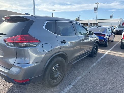 Used 2017 Nissan Rogue S FWD image 3