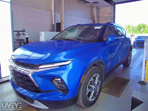 Used 2024 Chevrolet Blazer LT FWD image 2