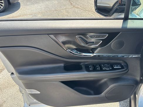 Certified 2024 Lincoln Corsair AWD image 11