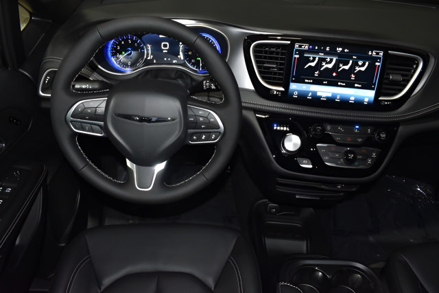 New 2026 Chrysler Pacifica Select AWD/4WD image 13