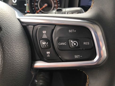 Used 2025 Jeep Wrangler Unlimited Sahara AWD/4WD image 6