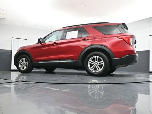Used 2020 Ford Explorer XLT AWD/4WD image 30