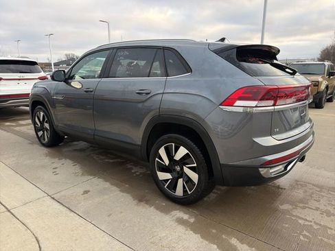 Used 2025 Volkswagen Atlas Cross Sport SE image 5
