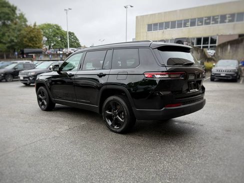 Used 2023 Jeep Grand Cherokee L Altitude AWD/4WD image 12