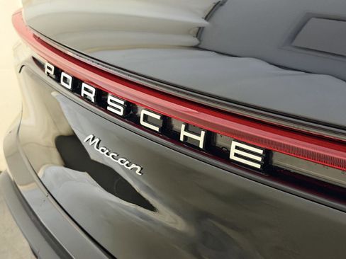 New 2026 Porsche Macan image 25