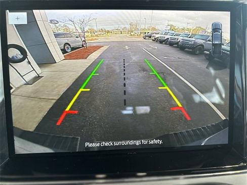 Certified 2022 Ford F250 Lariat w/ Black Appearance Package image 18