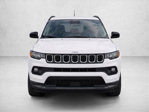 Used 2026 Jeep Compass Latitude AWD/4WD image 2