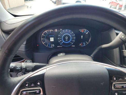 Used 2017 Cadillac Escalade Luxury AWD/4WD image 8