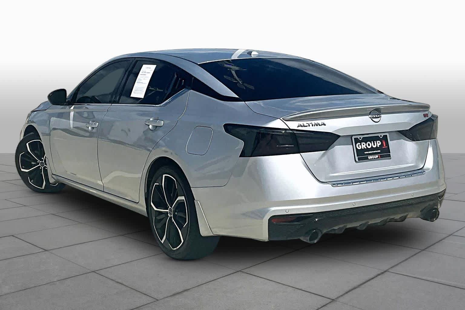 Used 2023 Nissan Altima 2.5 SR FWD image 11