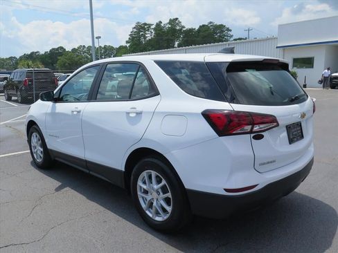 Used 2022 Chevrolet Equinox LS FWD image 5