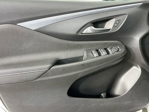 Used 2025 Buick Envista Preferred image 25