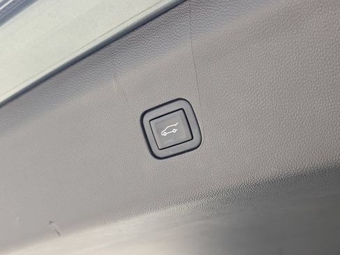Used 2023 Buick Enclave Avenir w/ Avenir Technology Package FWD image 12
